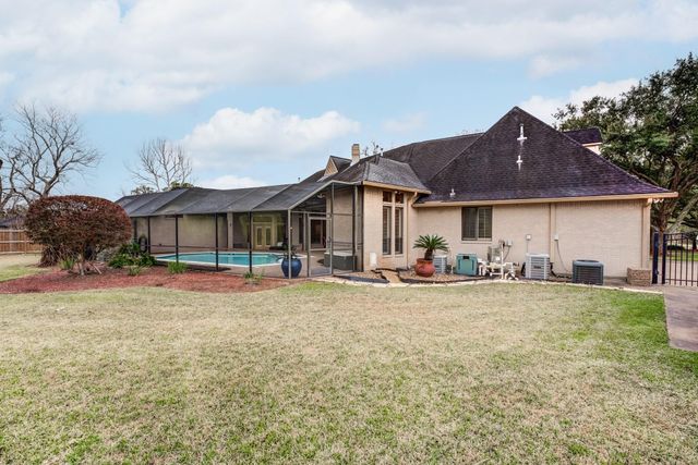 338 Timbercreek Drive, Lake Jackson, TX 77566