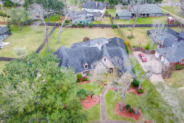 338 Timbercreek Drive, Lake Jackson, TX 77566