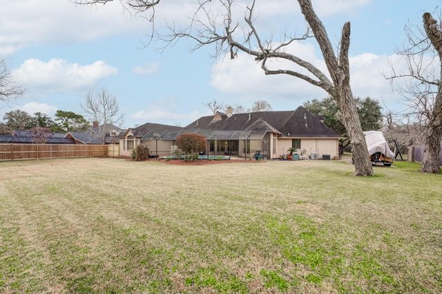 338 Timbercreek Drive, Lake Jackson, TX 77566