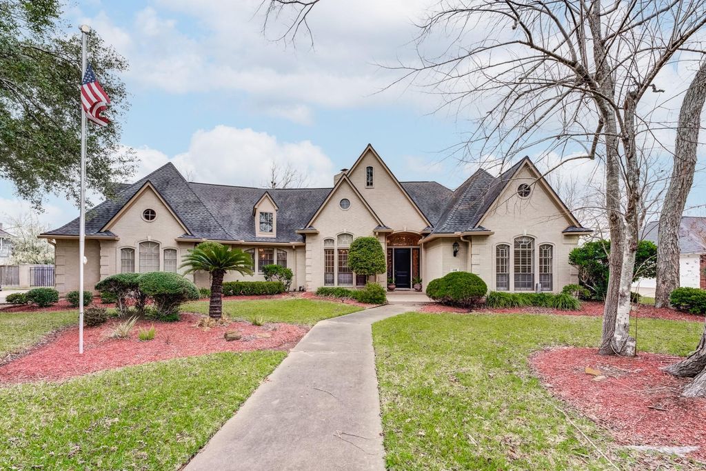 338 Timbercreek Drive, Lake Jackson, TX 77566