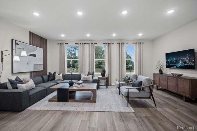 25412 Orwell Street, Novi, MI 48375