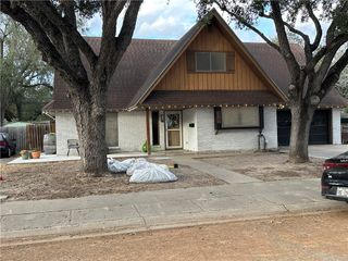 1702 Santa Cecilia Dr, Kingsville, TX 78363