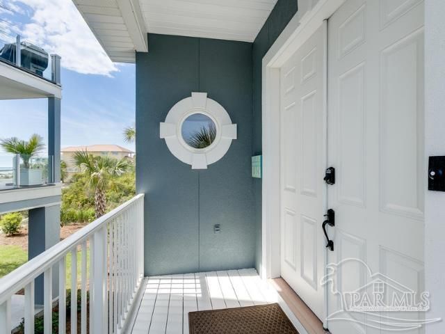 7652 Key West Dr, Navarre Beach, FL 32566