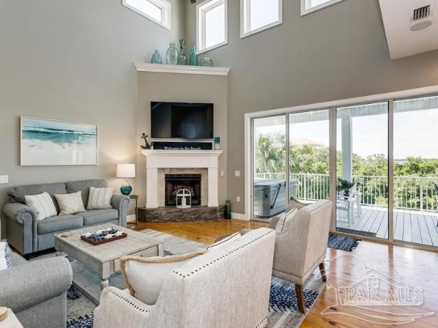 7652 Key West Dr, Navarre Beach, FL 32566