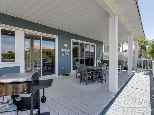 7652 Key West Dr, Navarre Beach, FL 32566