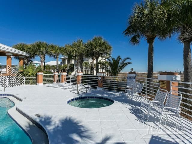 7652 Key West Dr, Navarre Beach, FL 32566