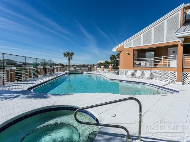 7652 Key West Dr, Navarre Beach, FL 32566