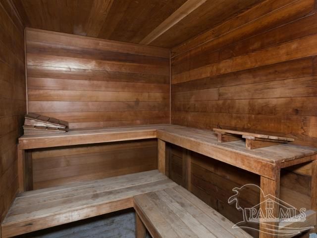 7652 Key West Dr, Navarre Beach, FL 32566