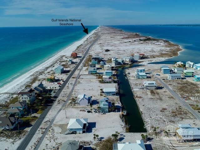 7652 Key West Dr, Navarre Beach, FL 32566