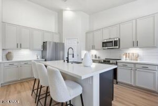 7805 S 21ST Drive, Phoenix, AZ 85041