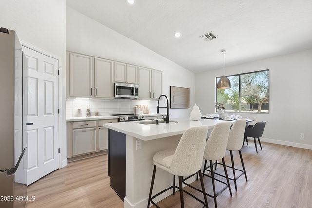 7805 S 21ST Drive, Phoenix, AZ 85041