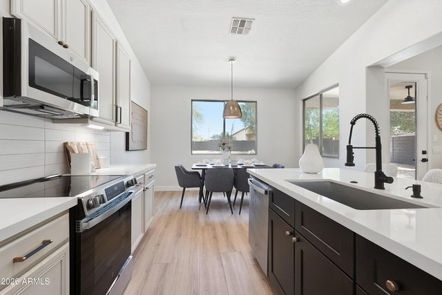 7805 S 21ST Drive, Phoenix, AZ 85041