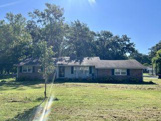 213 Greenfield Ave, Tullahoma, TN 37388