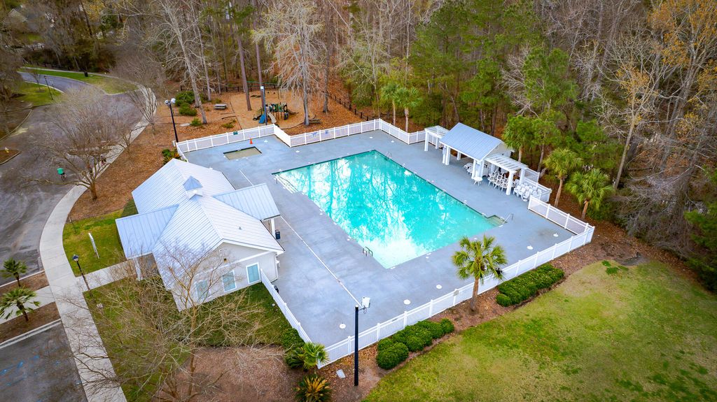 Image 7 of property listing at 91 Cross Timbers Drive, Summerville, SC 29485