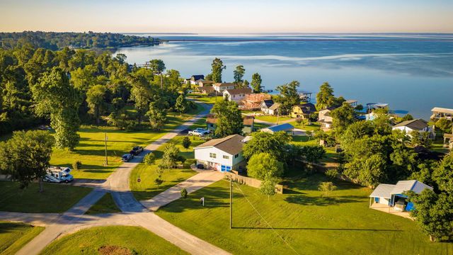 486 Shorthorn Drive, Onalaska, TX 77360