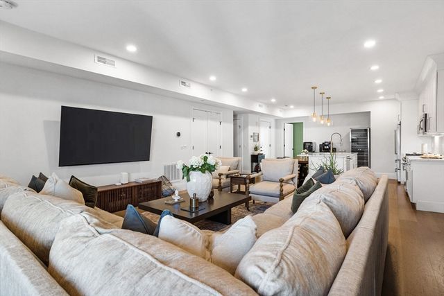 258-260 W 3rd St 1, Boston, MA 02127