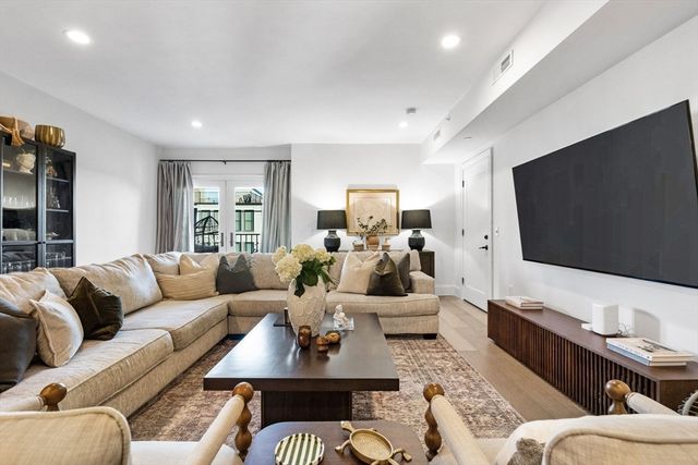 258-260 W 3rd St 1, Boston, MA 02127