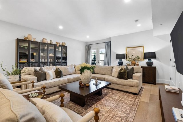 258-260 W 3rd St 1, Boston, MA 02127