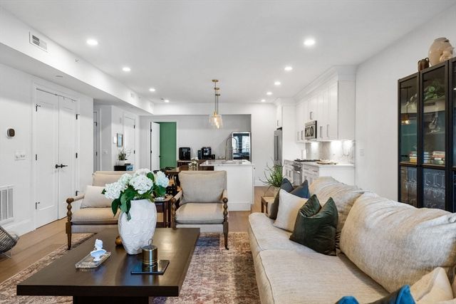 258-260 W 3rd St 1, Boston, MA 02127