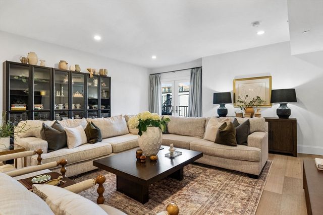 258-260 W 3rd St 1, Boston, MA 02127