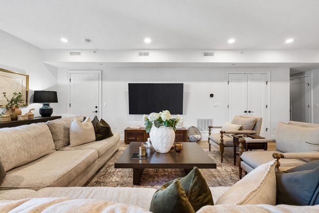 258-260 W 3rd St 1, Boston, MA 02127