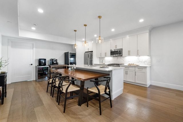 258-260 W 3rd St 1, Boston, MA 02127