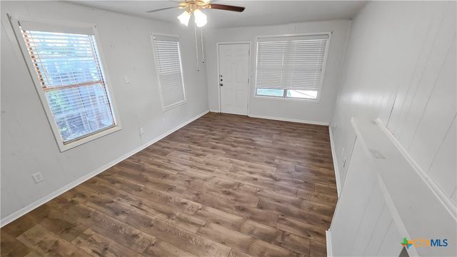 1717 E Mesquite Lane, Victoria, TX 77901