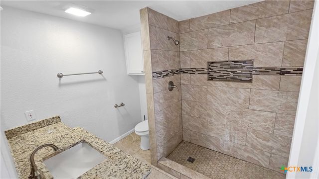 1717 E Mesquite Lane, Victoria, TX 77901