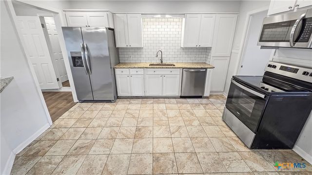 1717 E Mesquite Lane, Victoria, TX 77901