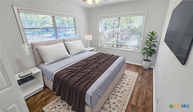 1717 E Mesquite Lane, Victoria, TX 77901