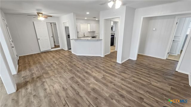 1717 E Mesquite Lane, Victoria, TX 77901