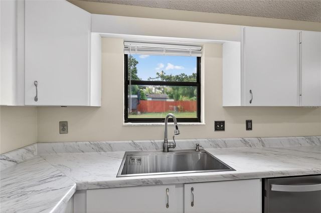 25302 GLEN EAGLES ST, Sorrento, FL 32776