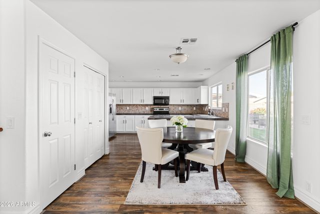 7996 W STELLA Avenue, Glendale, AZ 85303