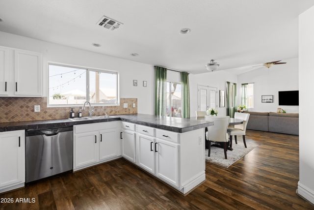 7996 W STELLA Avenue, Glendale, AZ 85303