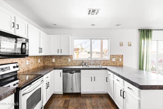 7996 W STELLA Avenue, Glendale, AZ 85303