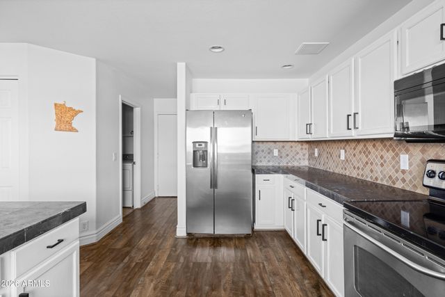 7996 W STELLA Avenue, Glendale, AZ 85303