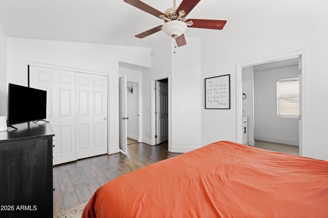 7996 W STELLA Avenue, Glendale, AZ 85303