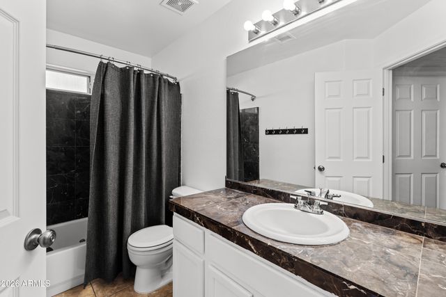 7996 W STELLA Avenue, Glendale, AZ 85303