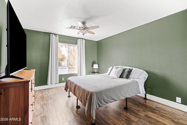 7996 W STELLA Avenue, Glendale, AZ 85303