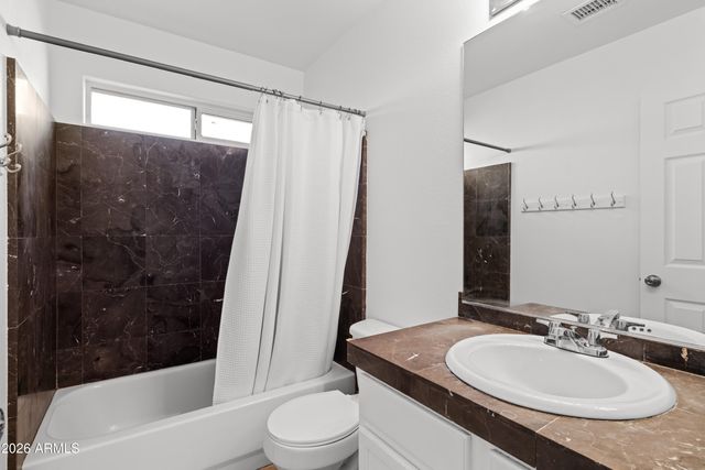 7996 W STELLA Avenue, Glendale, AZ 85303