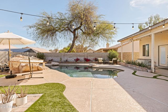 7996 W STELLA Avenue, Glendale, AZ 85303