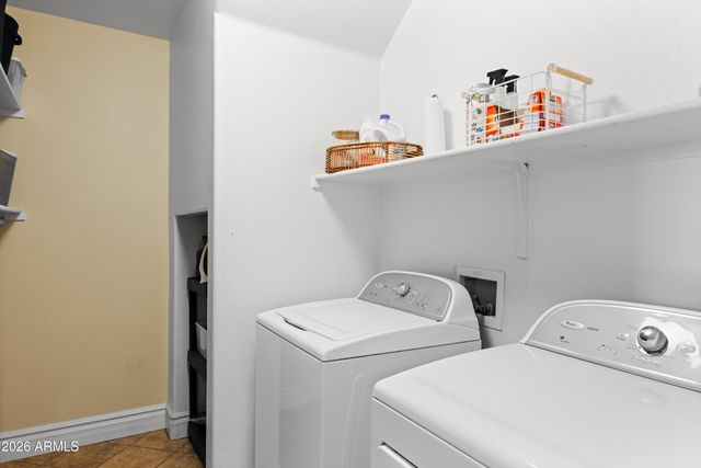 7996 W STELLA Avenue, Glendale, AZ 85303