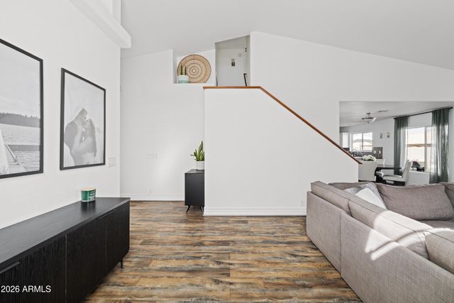 7996 W STELLA Avenue, Glendale, AZ 85303