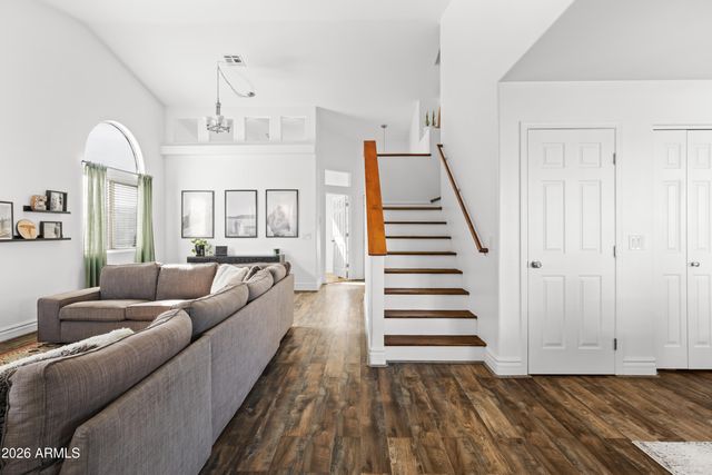 7996 W STELLA Avenue, Glendale, AZ 85303