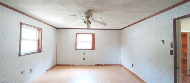 329 De Laura DR, Newport News, VA 23608