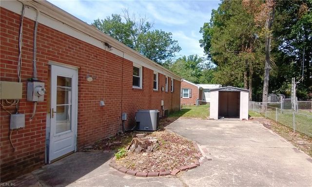 329 De Laura DR, Newport News, VA 23608