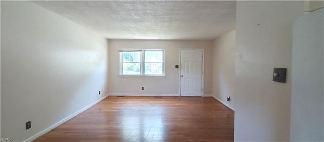 329 De Laura DR, Newport News, VA 23608