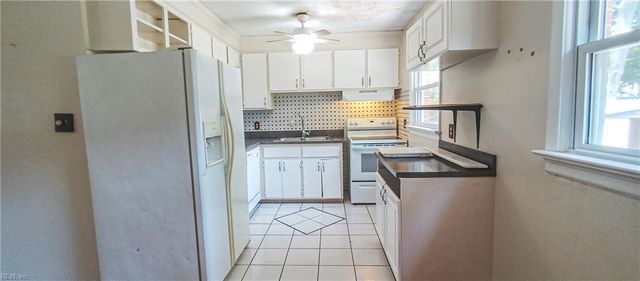 329 De Laura DR, Newport News, VA 23608
