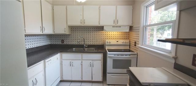 329 De Laura DR, Newport News, VA 23608