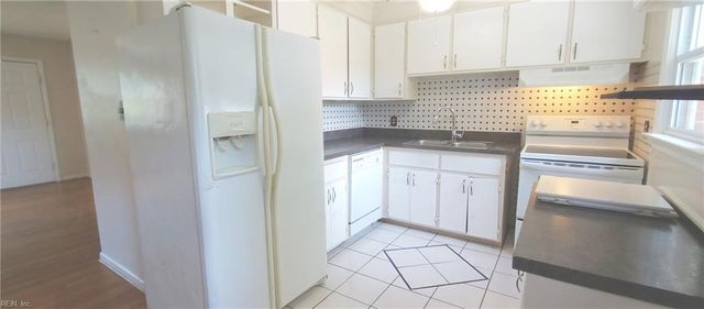 329 De Laura DR, Newport News, VA 23608